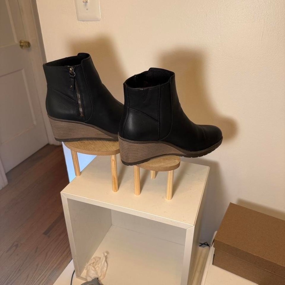 VIONIC WATER PROOF WOMENS BLACK WALKING BOOTS SIZE 9.5. SRP $160 - Picture 6 of 8